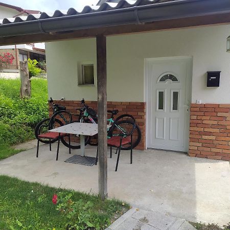 Lenilenii Bungalow Jajce Exteriör bild